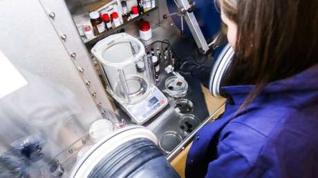 Crean un material que se vuelve rápidamente transparente bajo los rayos láser