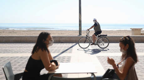 España invita a los turistas extranjeros a "planificar sus vacaciones" en el país a partir de julio