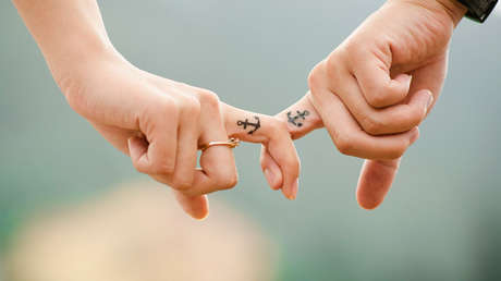 Se tatúan la fecha de su futura boda (pero tuvieron que cancelarla por el coronavirus)