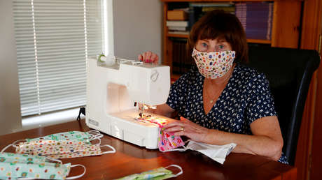Científicos afirman que las mascarillas caseras pueden ayudar a reducir la transmisión del coronavirus