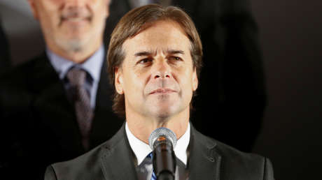 Presidente de Uruguay y varios de sus ministros entran en cuarentena por haberse reunido con una infectada de coronavirus