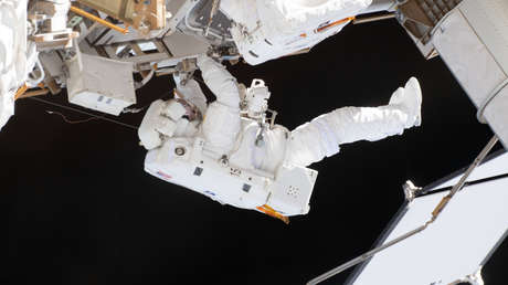 Un astronauta explica por qué no es posible silbar cuando se lleva un traje espacial