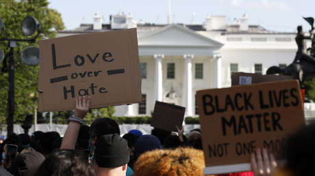 La Policía lanza gases lacrimógenos contra los manifestantes cerca de la Casa Blanca (VIDEOS)