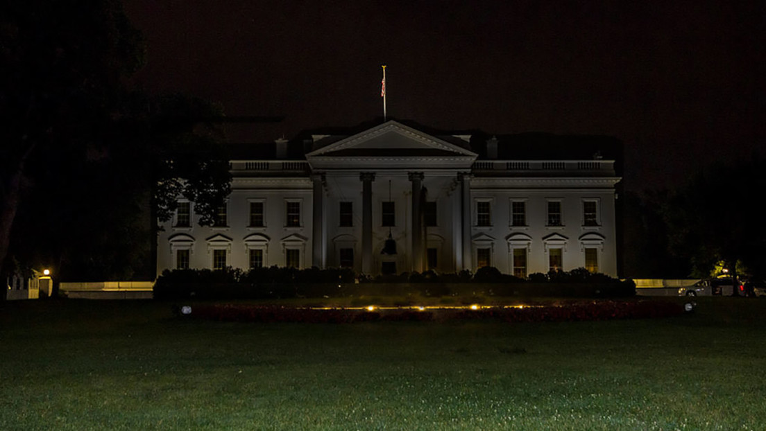 VIDEO: La Casa Blanca apaga sus luces en medio de las multitudinarias protestas, incendios y disturbios en Washington