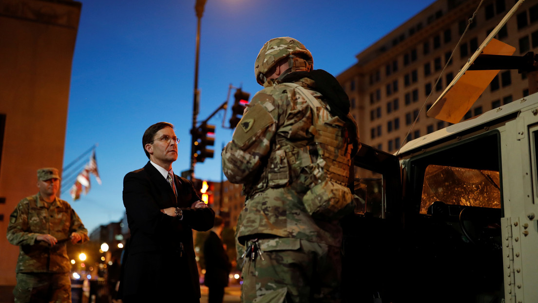 VIDEOS: Altos funcionarios de la Casa Blanca realizan visitas a los cordones militares en Washington en medio de las protestas