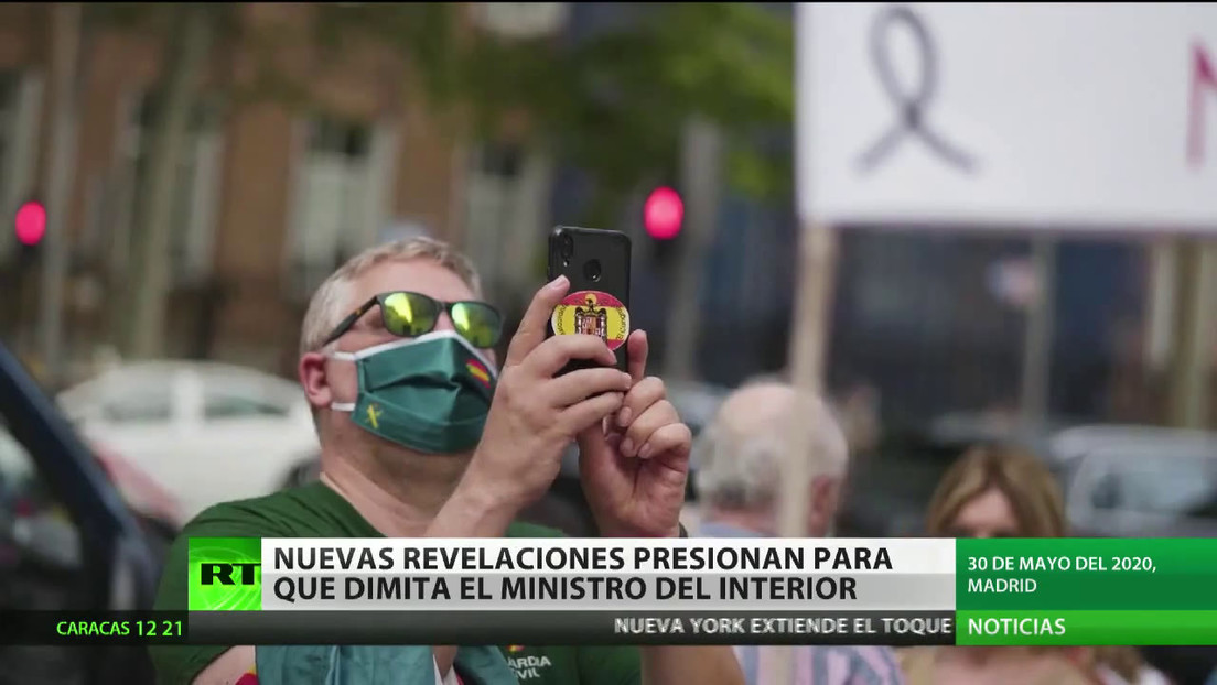 Nuevas revelaciones presionan para que dimita el ministro del Interior de España