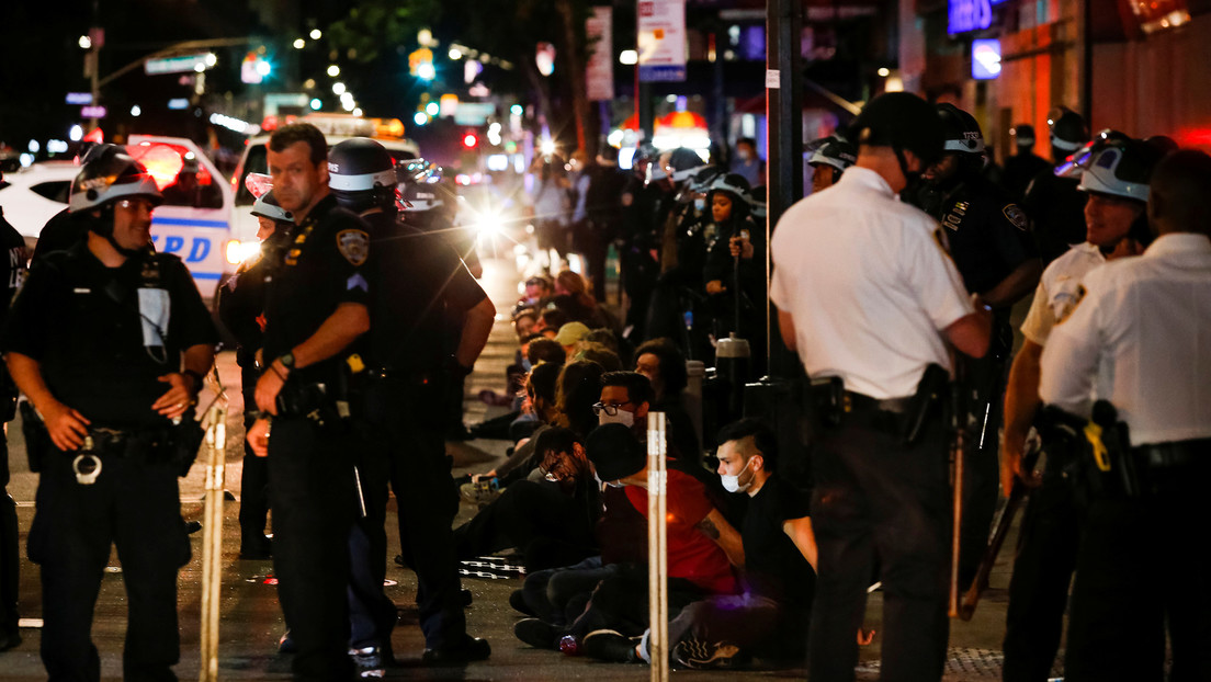 Choques con la Policía y cientos de detenidos en una nueva noche de protestas contra la violencia policial en EE.UU.