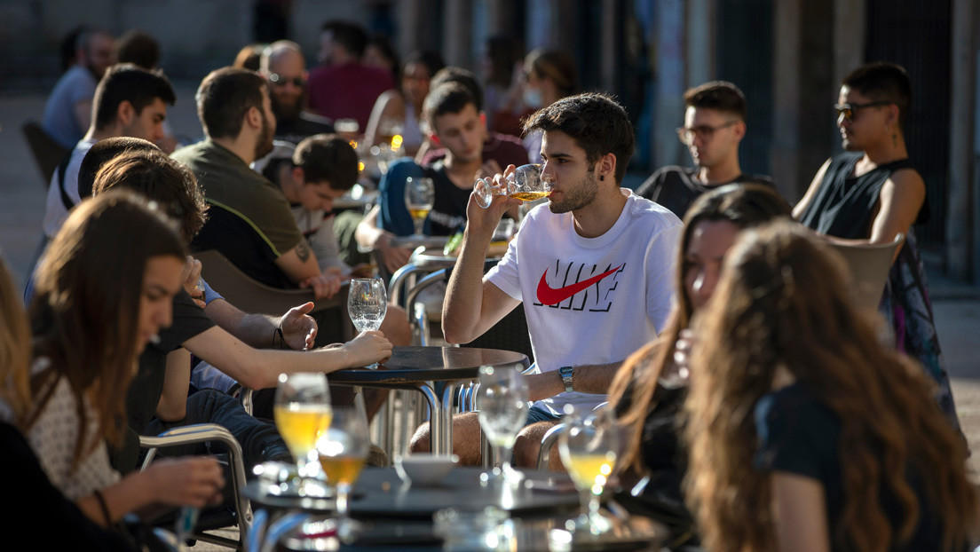La batalla de la hostelería en España para volver a la "normalidad" tras la pandemia (y por qué es un sector clave de su economía y cultura)