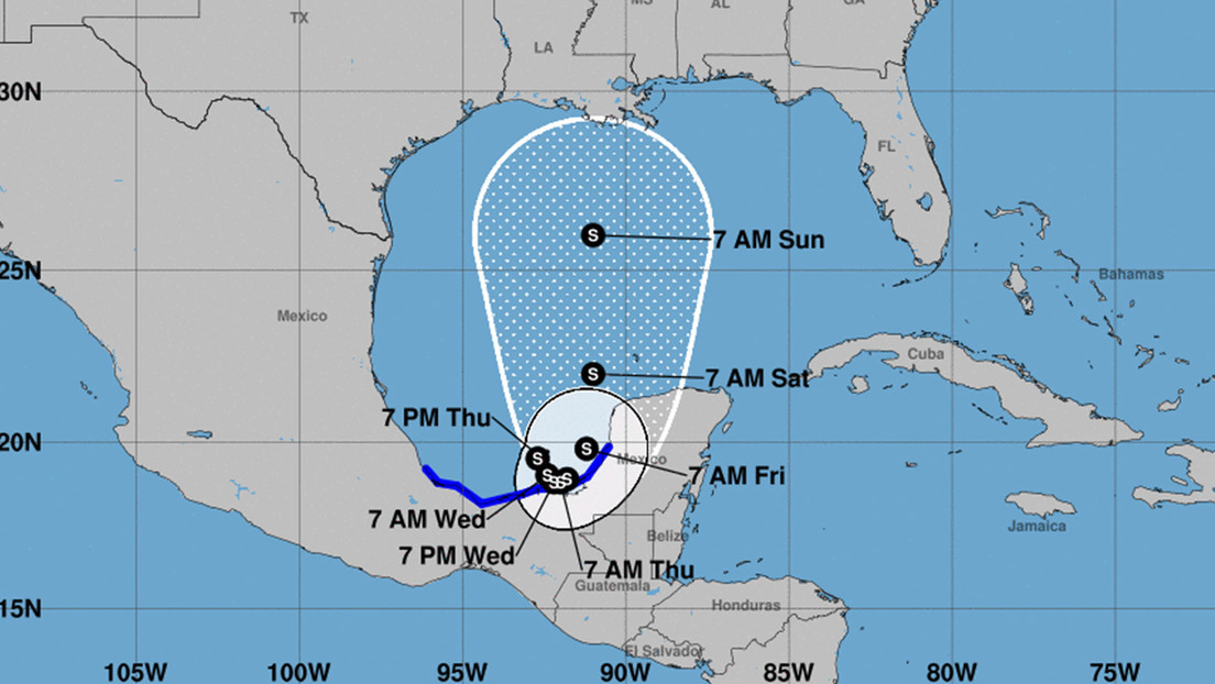 México activa la alerta de 'vigilancia roja' ante la aproximación de la tormenta tropical Cristóbal