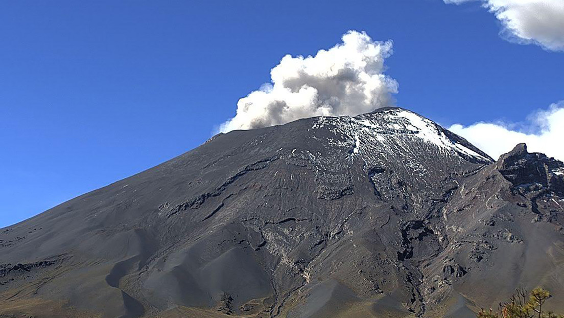 FOTOS, VIDEO: El volcán Popocatépetl emite 274 exhalaciones de gases y ceniza en las últimas 24 horas