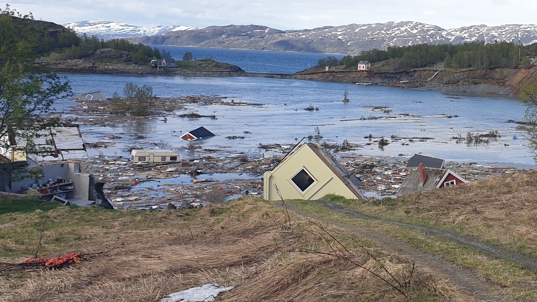 VIDEO: Un devastador deslizamiento de tierra arrastra al mar ocho casas en Noruega