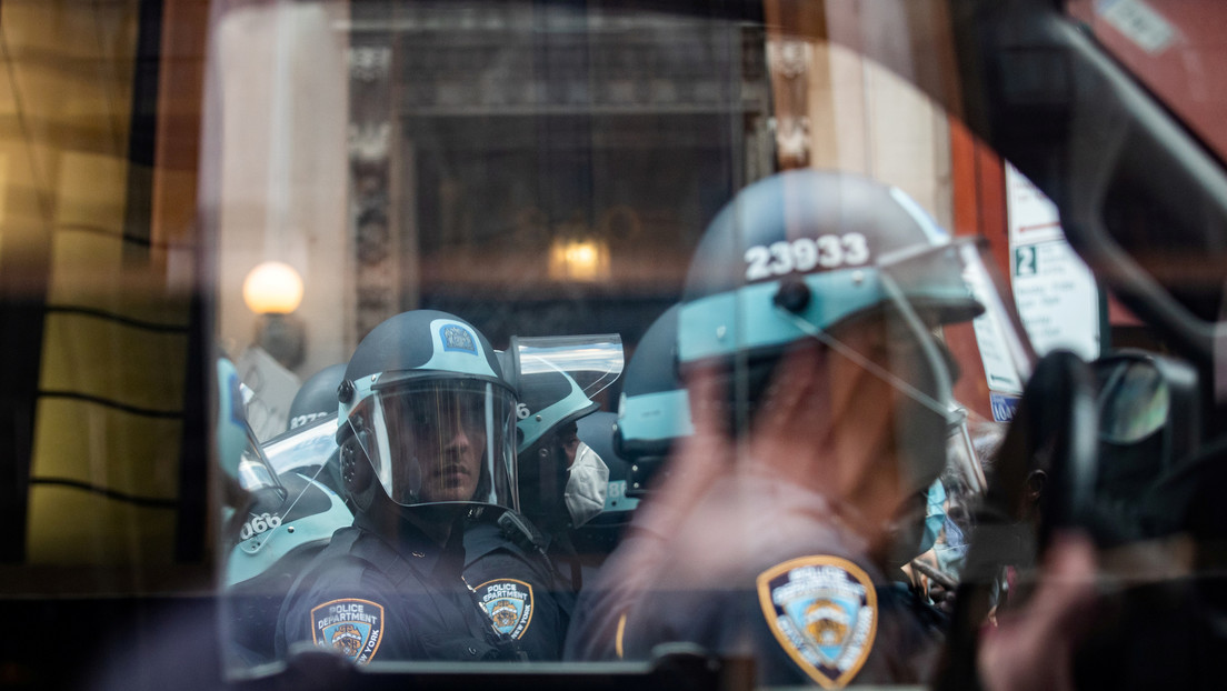 Gobernador de Nueva York sobre videos de brutalidad policial contra manifestantes: "¡No es un hecho, ni siquiera una opinión!"