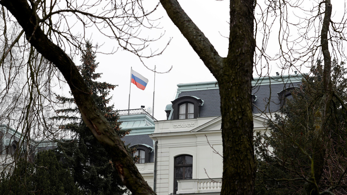 Rusia promete una "respuesta adecuada" a la República Checa por la expulsión de dos diplomáticos