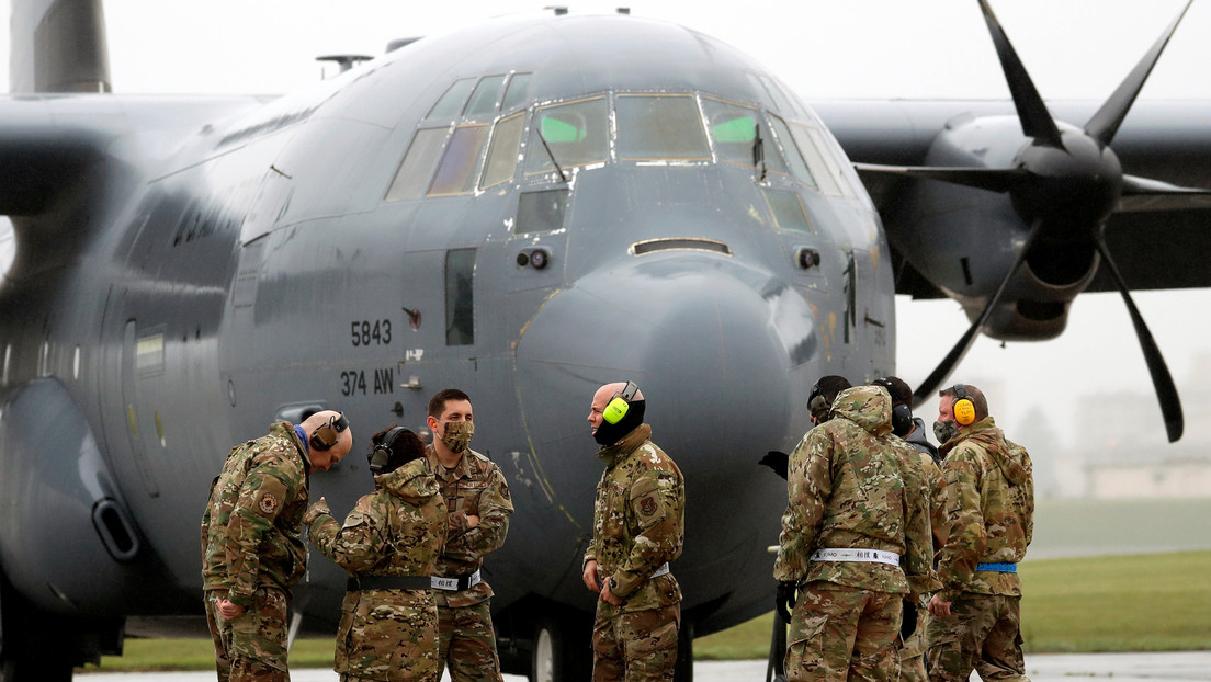 Cuatro heridos al estrellarse un avión militar de EE.UU. contra una barrera durante el aterrizaje en una base en Irak
