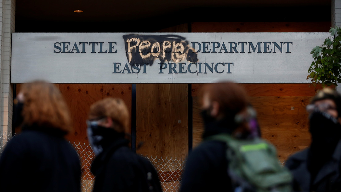 "Zona Autónoma de Capitol Hill": Manifestantes ocupan una estación de Policía desalojada en Seattle (FOTOS)