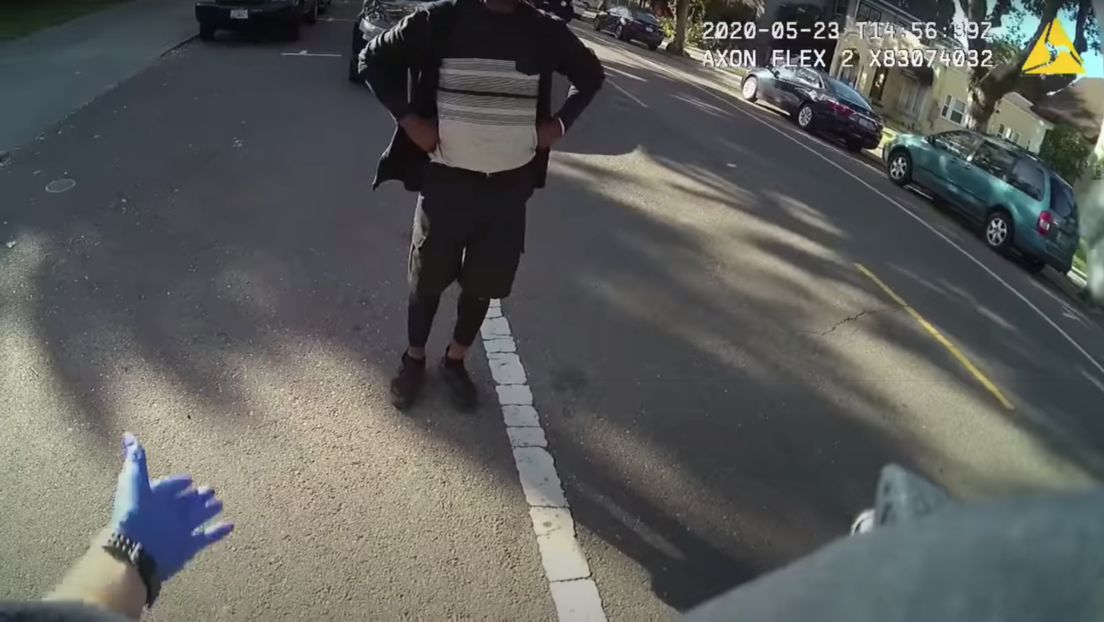 Arrestan a un afroamericano por "bailar en la calle" en EE.UU. (VIDEOS)