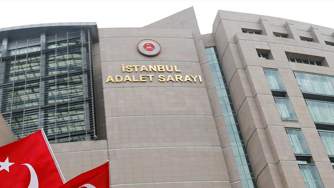 Corte turca encarcela a un empleado del consulado de EE.UU. por ayudar a un "grupo terrorista"