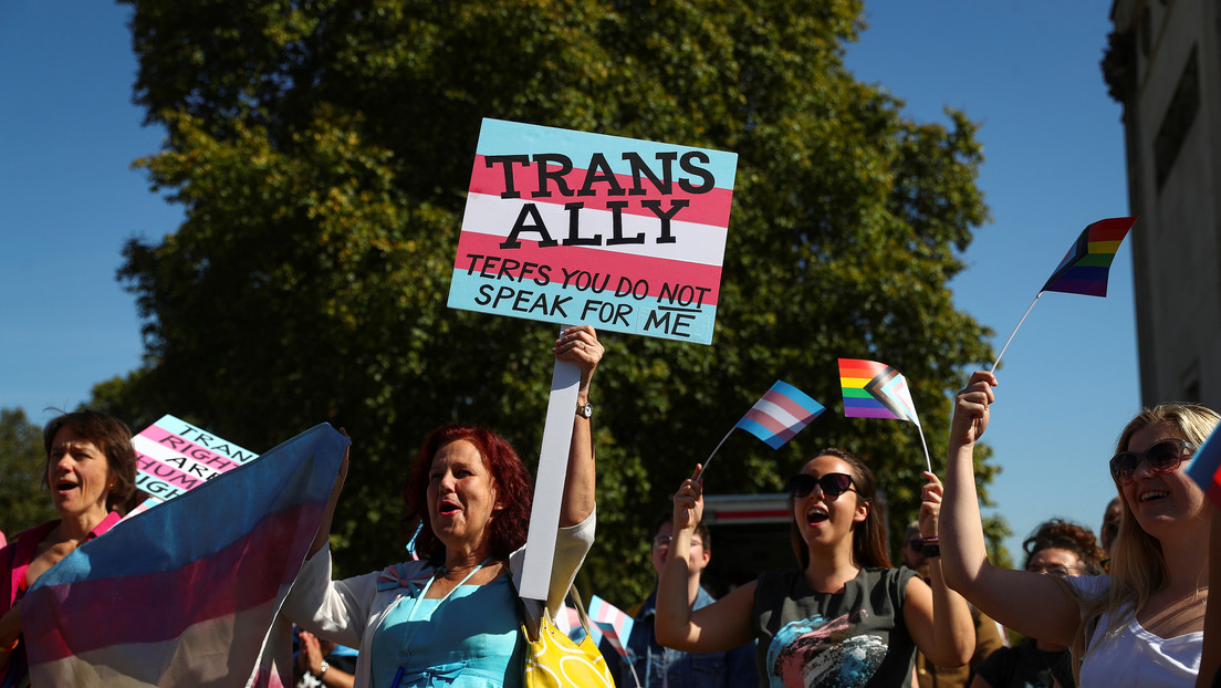 Boris Johnson desecha el plan que permite el cambio legal de identidad de género sin diagnóstico médico