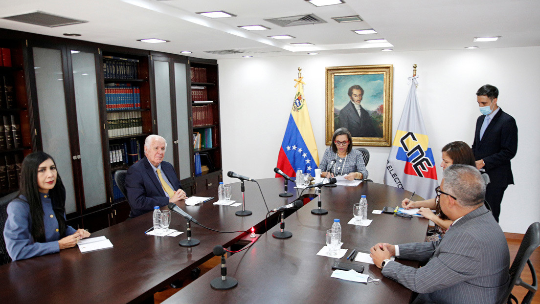 La nueva directiva del Consejo Nacional Electoral de Venezuela asume oficialmente sus funciones
