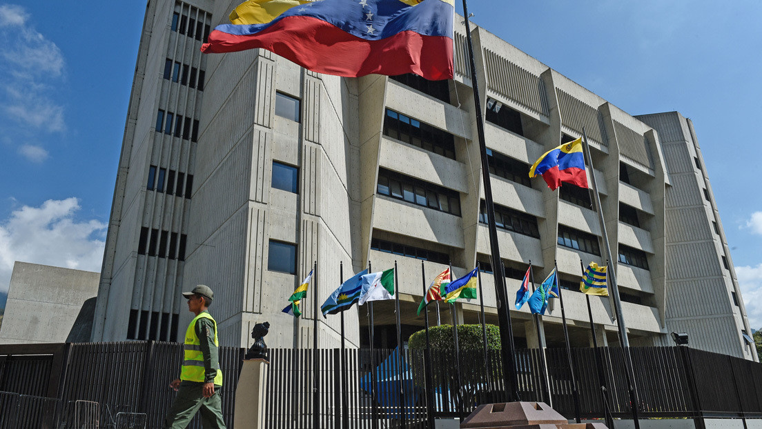 Supremo de Venezuela suspende a la dirección nacional del partido opositor Acción Democrática