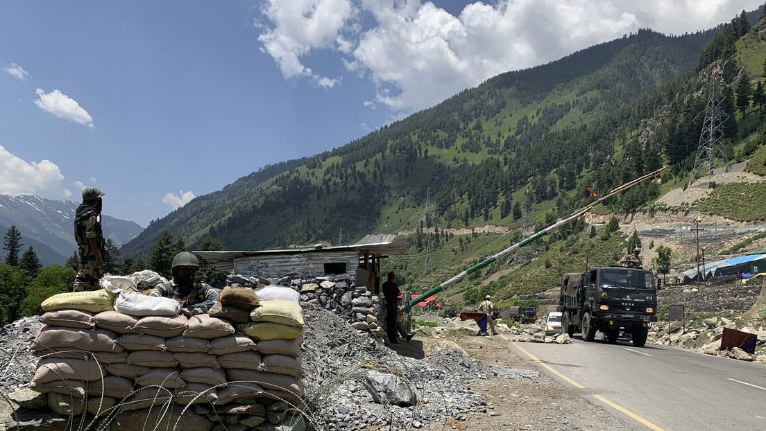 China deja en libertad a diez soldados indios capturados durante el violento enfrentamiento en el Himalaya