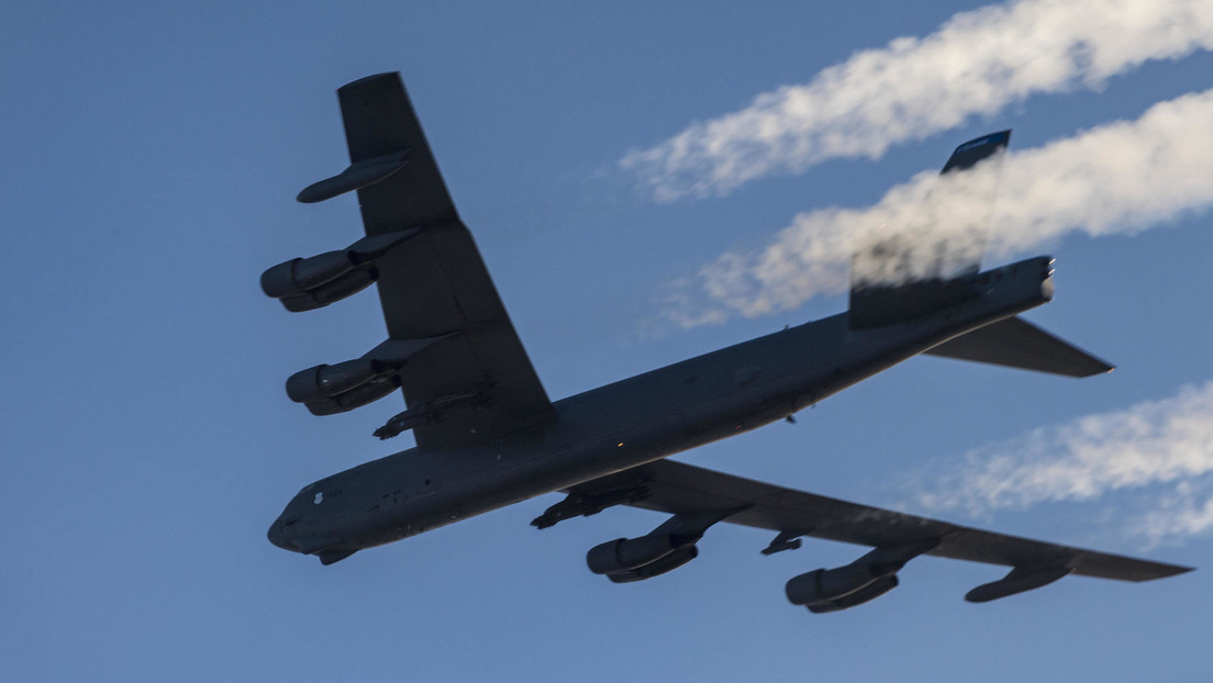Cazas rusos acompañan a dos bombarderos estratégicos B-52H de EE.UU. sobre aguas neutrales en el mar de Ojotsk