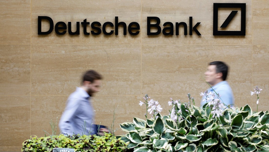 Los alemanes se apresuran a sacar dinero en efectivo en medio de la pandemia mientras cae el crecimiento de los depósitos bancarios