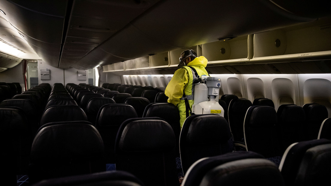 Crean una "barrera invisible" para evitar la propagación del coronavirus dentro de los aviones (FOTO)