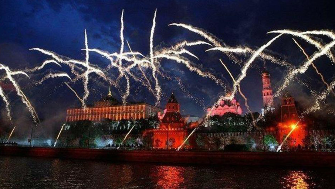 VIDEO: Moscú cierra el 75.º aniversario de la Victoria con un gran espectáculo de fuegos artificiales