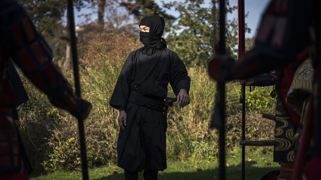 Un japonés se convierte en el primer graduado en una maestría sobre estudios ninja