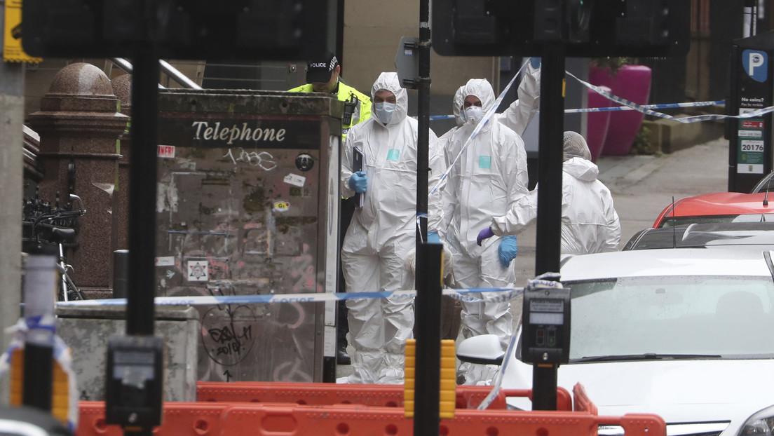 La Policía de Glasgow acordona una calle alertada ante un posible ataque con cuchillo