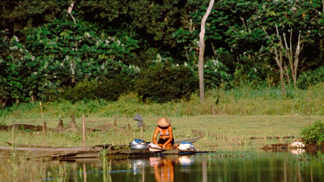 Un explorador publica fotografías inéditas de una tribu aislada en la selva amazónica contactada por primera vez desde el mundo exterior