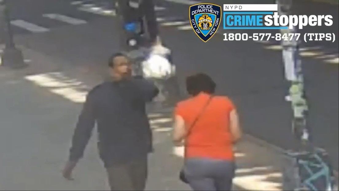 VIDEO: Un hombre golpea en la cabeza a una anciana de 78 años en Nueva York y todo queda grabado