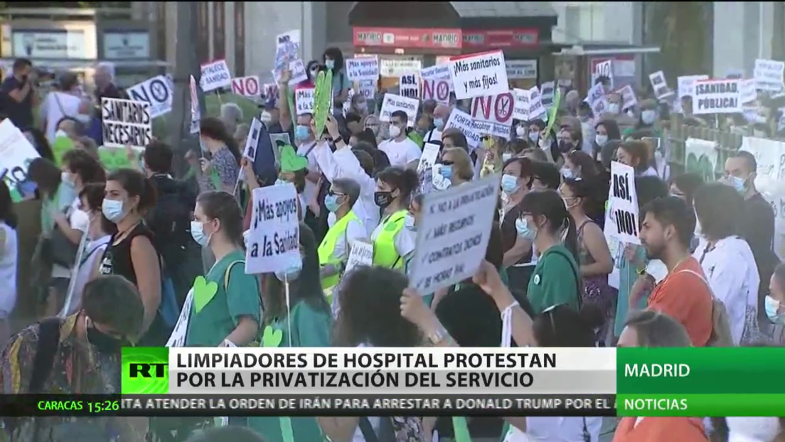 Empleados de limpieza de un hospital de España protestan por la privatización del servicio