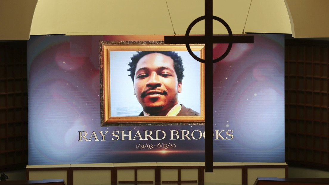 Otorgan una fianza de 500.000 dólares al expolicía de Atlanta que disparó al afroamericano Rayshard Brooks