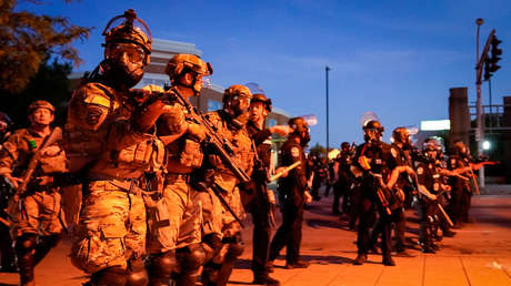 Gobernador de Kentucky afirma que la Policía usó armas de fuego en Louisville matando a una persona tras ser atacada por los manifestantes