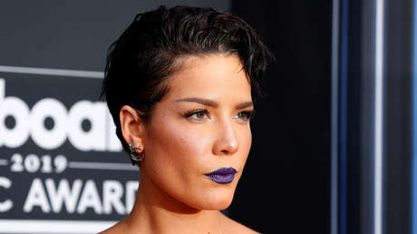 FOTO: La cantante Halsey denuncia que recibió el impacto de una bala de goma durante una protesta por la muerte de George Floyd