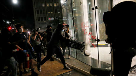 Al menos 2 personas mueren en los suburbios de Chicago durante los disturbios en EE.UU.