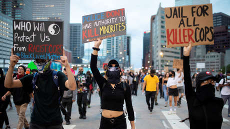 "Pueden sentirse bien por un momento, pero luego se preguntarán qué hicieron": Hermano de George Floyd llama a rechazar la violencia en las protestas