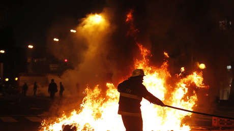 Mueren dos bomberos argentinos tras un incendio y explosión en una perfumería de Buenos Aires (VIDEO)