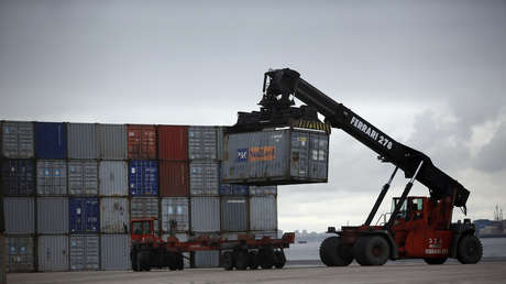 VIDEO: Saqueadores usan montacargas telescópicos para forzar la entrada a una tienda en EE.UU.