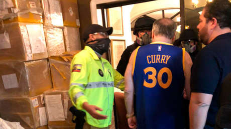 Detienen al expresidente ecuatoriano Abdalá Bucaram por posesión de arma durante allanamientos por corrupción en hospital público