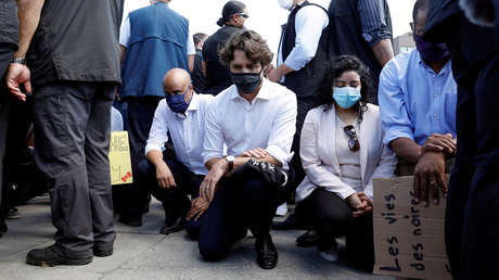 VIDEO: Justin Trudeau se arrodilla durante una protesta contra la discriminación racial en Canadá