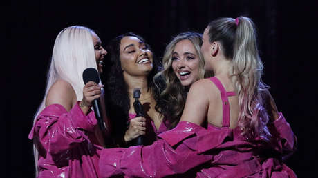 Los 'robots' de Microsoft desatan críticas tras confundir a dos cantantes de un grupo multirracial británico