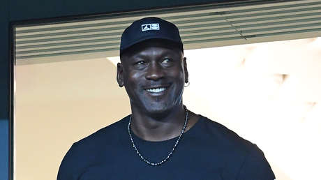 VIDEO: Michael Jordan y su tripulación capturan un enorme marlín azul