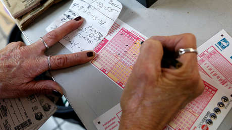 Una mujer asegura que su nieta le ayudó a ganar 40 millones de dólares (y ahora recurre a gestores para saber manejar semejante suma)