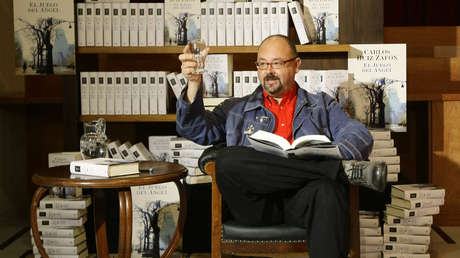 Fallece el escritor español Carlos Ruiz Zafón a los 55 años