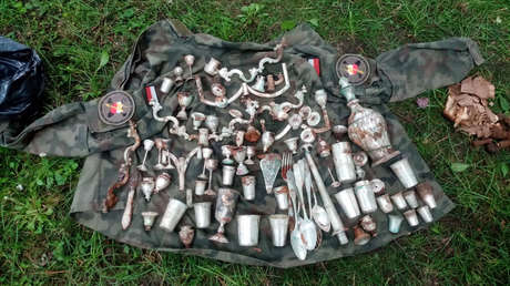 FOTOS: Hallan un tesoro de plata de la II Guerra Mundial en las ruinas de un castillo medieval