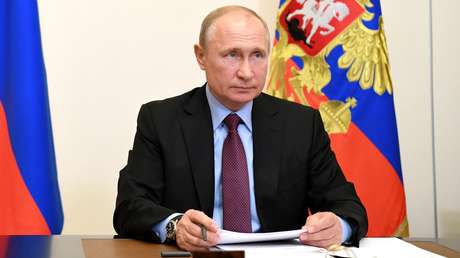 "Son verdaderos héroes": Putin agradece a los médicos rusos por mantener "al mínimo" los fallecimientos por coronavirus