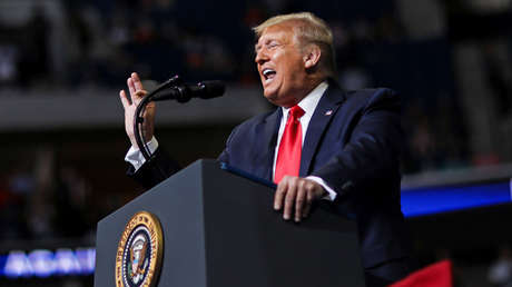 Trump matiza que solo se reuniría con Maduro para discutir "una salida pacífica del poder"